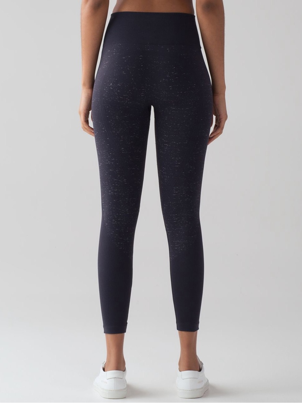Lululemon Free To Flow 7/8 Tight
Midnight Navy / White size 4